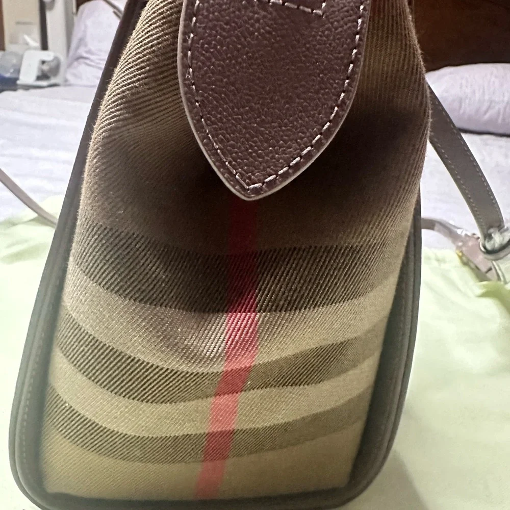 Burberry Beige Leather Tote Bag - Picture 2 of 7